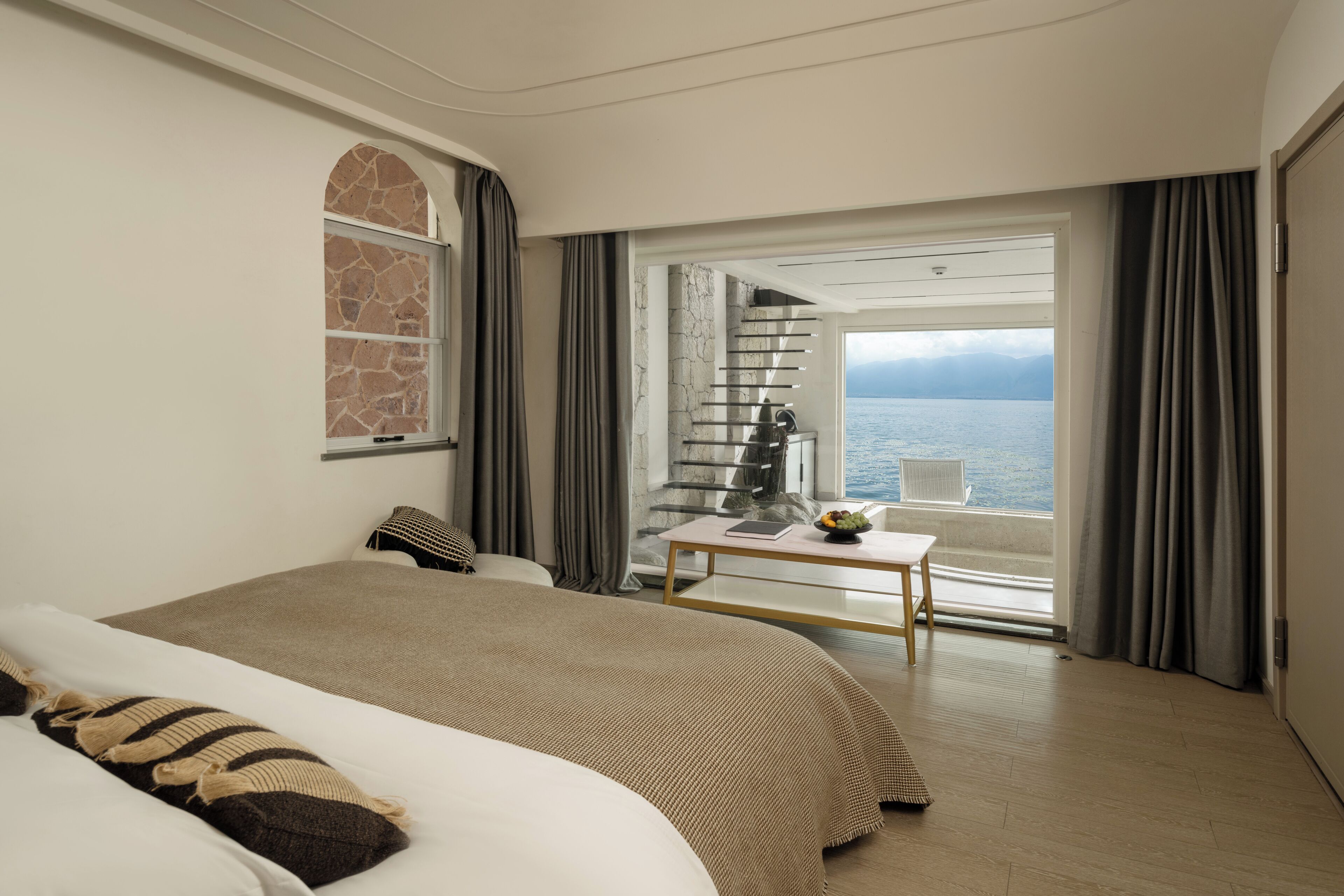 Deluxe-studiosviitti, merinäköala | Untuvapeitot, työpöytä, pimennysverhot, äänieristys