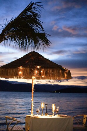 Outdoor dining - Three Colours Yunhe Hotel Erhai (Dali)