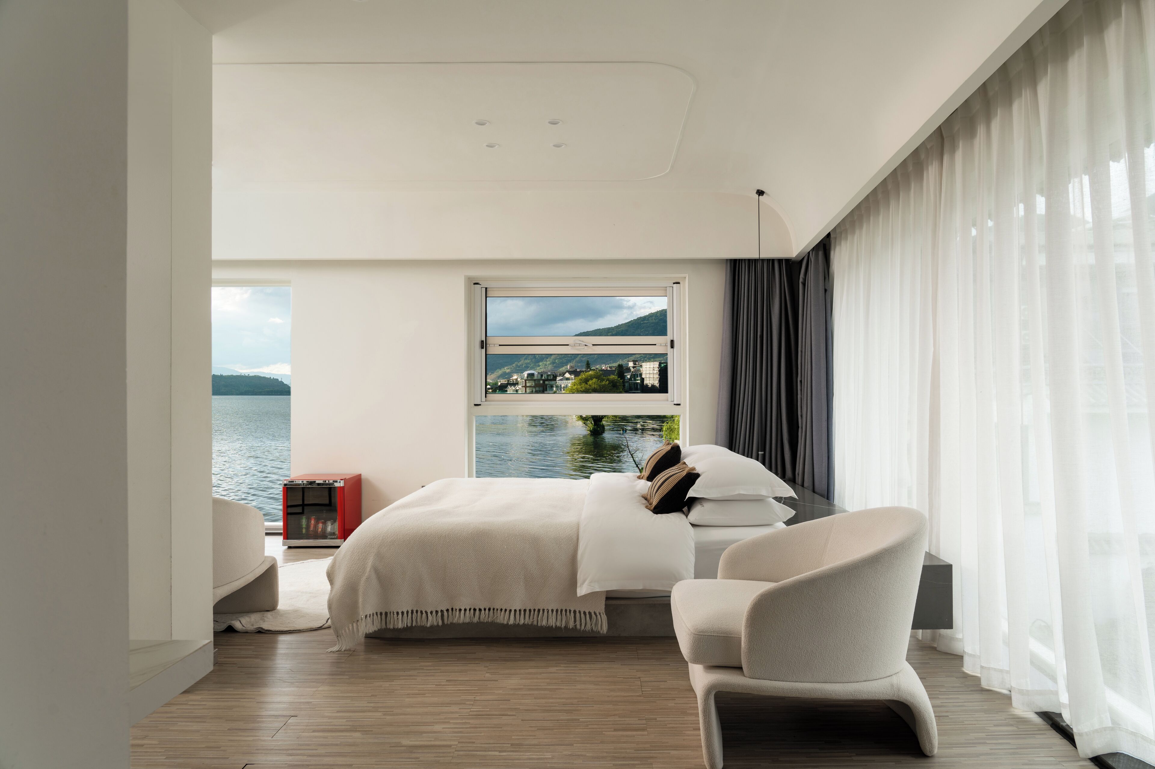 Signature Double Room, Sea View | Down comforters, desk, blackout drapes, soundproofing