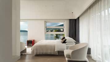 Signature Double Room, Sea View | Down comforters, desk, blackout drapes, soundproofing