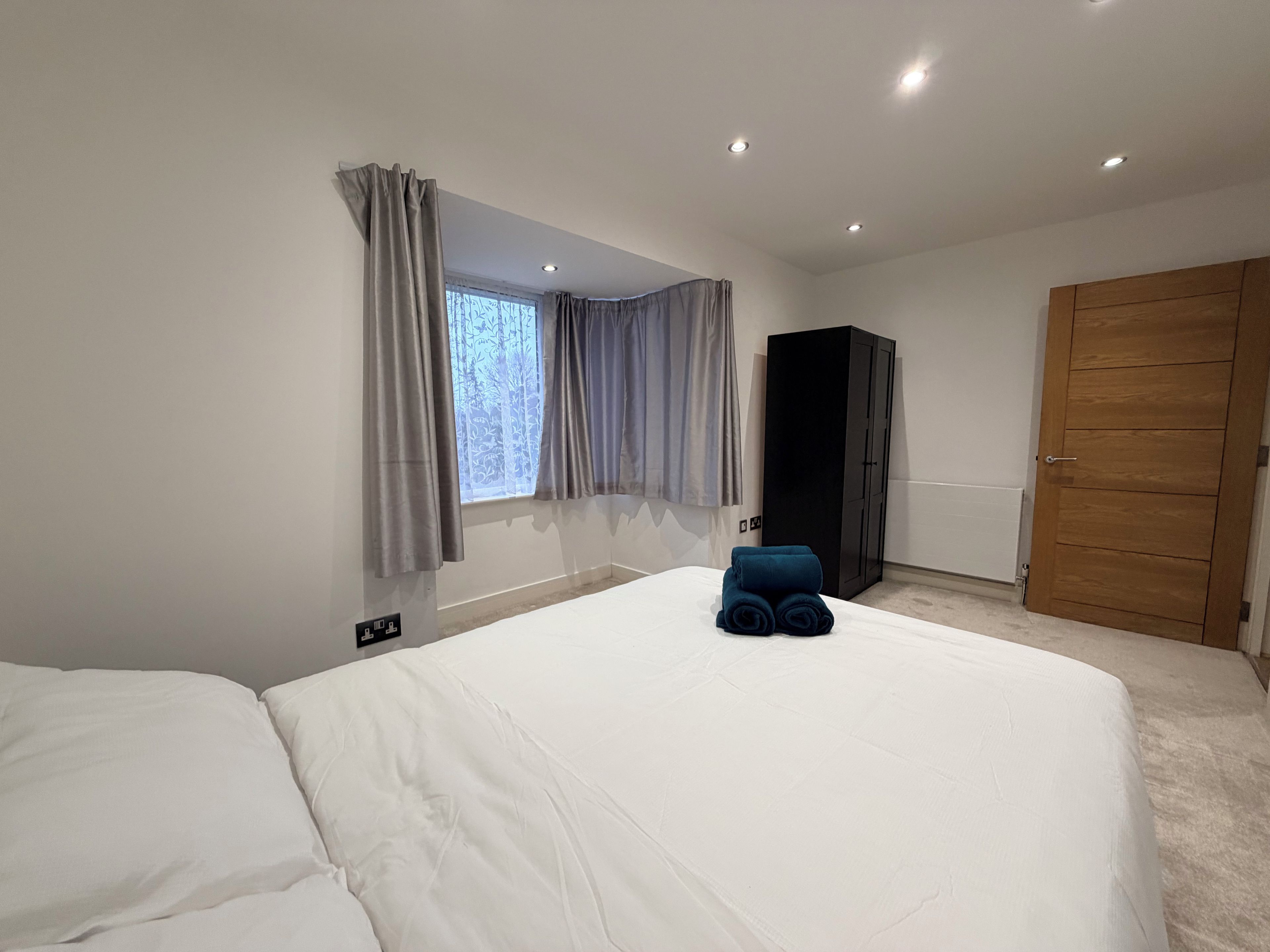 2 bedrooms, iron/ironing board, travel crib, internet