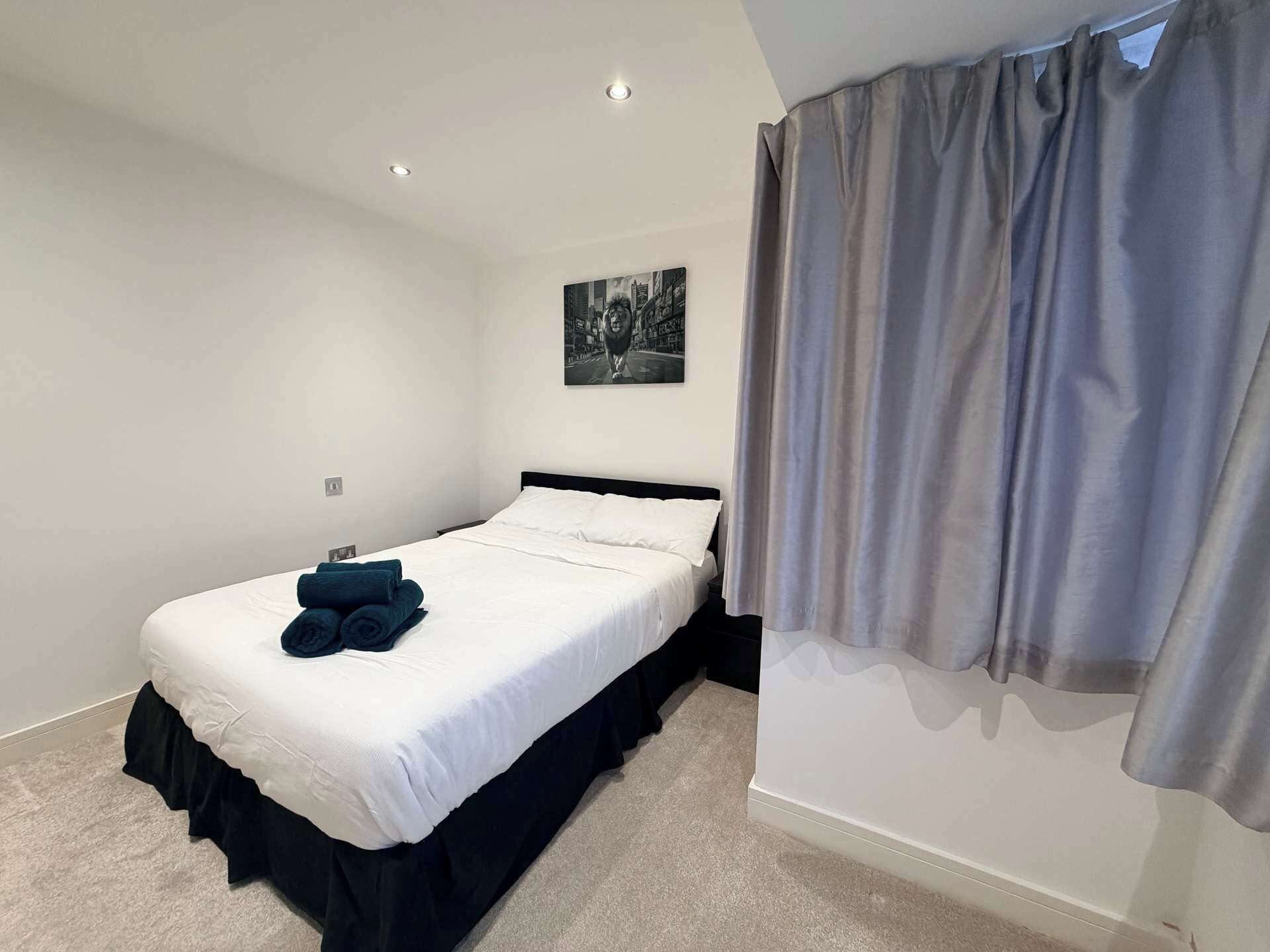 2 bedrooms, iron/ironing board, travel cot, Internet