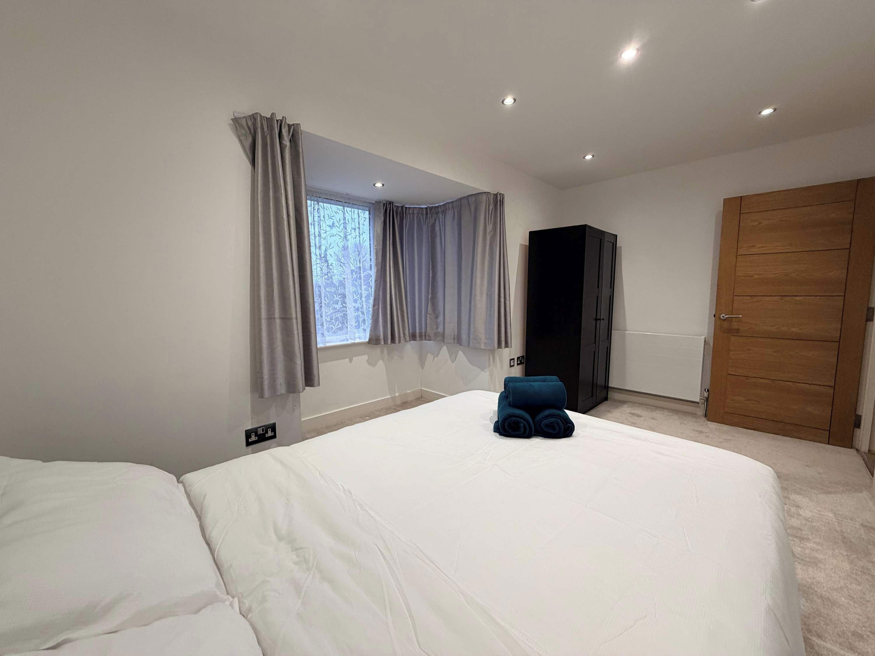 2 bedrooms, iron/ironing board, travel cot, Internet