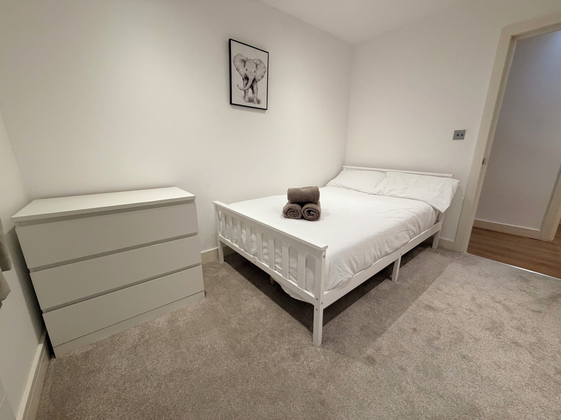 2 bedrooms, iron/ironing board, travel cot, Internet