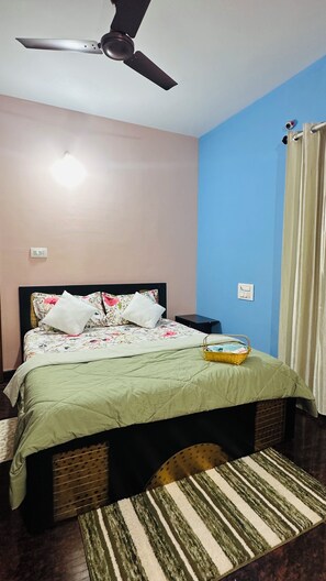 Iron/ironing board, WiFi, bed sheets - Soothing 1BHK apartment in charming JP Nagar neighborhood (Bengaluru)