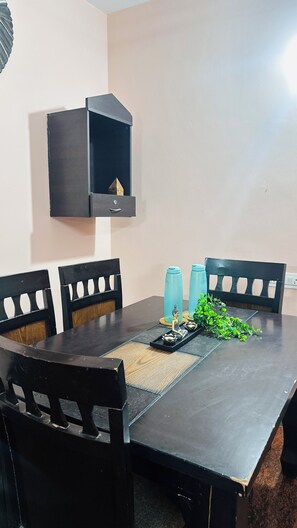 Dining - Soothing 1BHK apartment in charming JP Nagar neighborhood (Bengaluru)