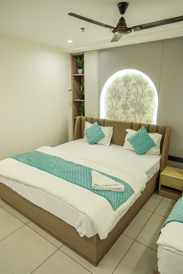 Desk - Hotel VD Rooms Vesu (Surat)