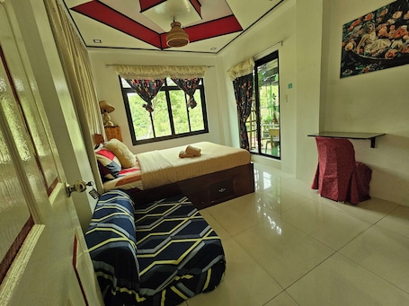 5 bedrooms, Internet, bed sheets. Budget Friendly, Family Unit 5-bedrooms, 3 Bathrooms Beyond Baguio City