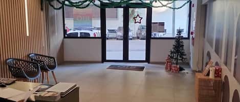 المنشأة من الداخل