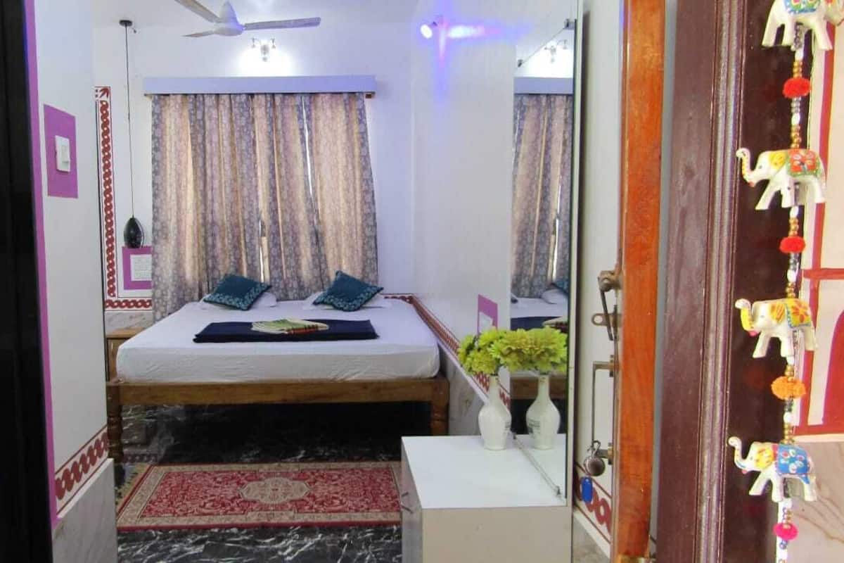 Quarto casal básico | Área de estar