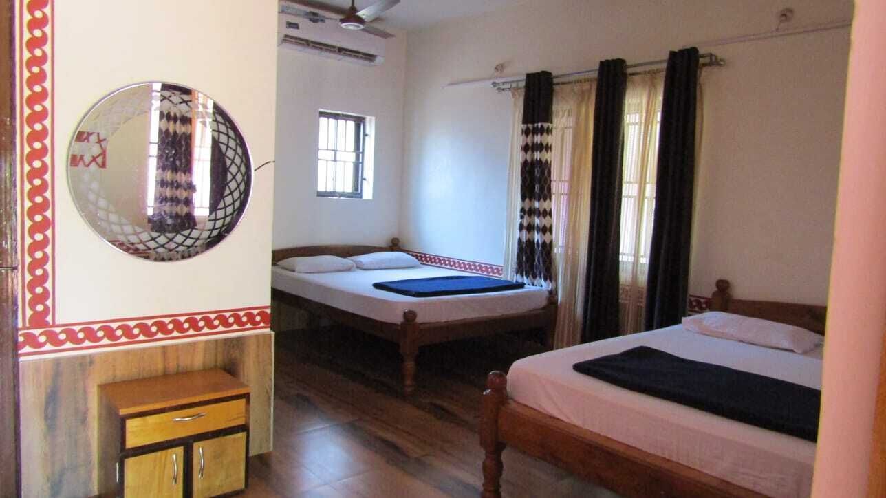 Basic Double Room | Living area