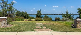 A BEAUTIFUL LUXURY HOME AWAY HOME IN GARLAND TX.
