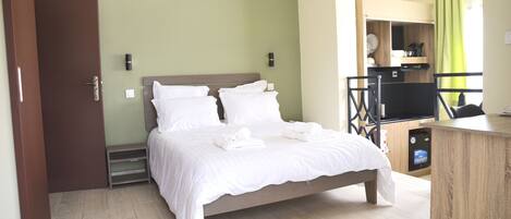 7 bedrooms, free WiFi, bed sheets