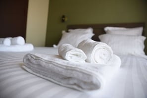7 bedrooms, free WiFi, bed sheets - Soavina residence (Antananarivo)