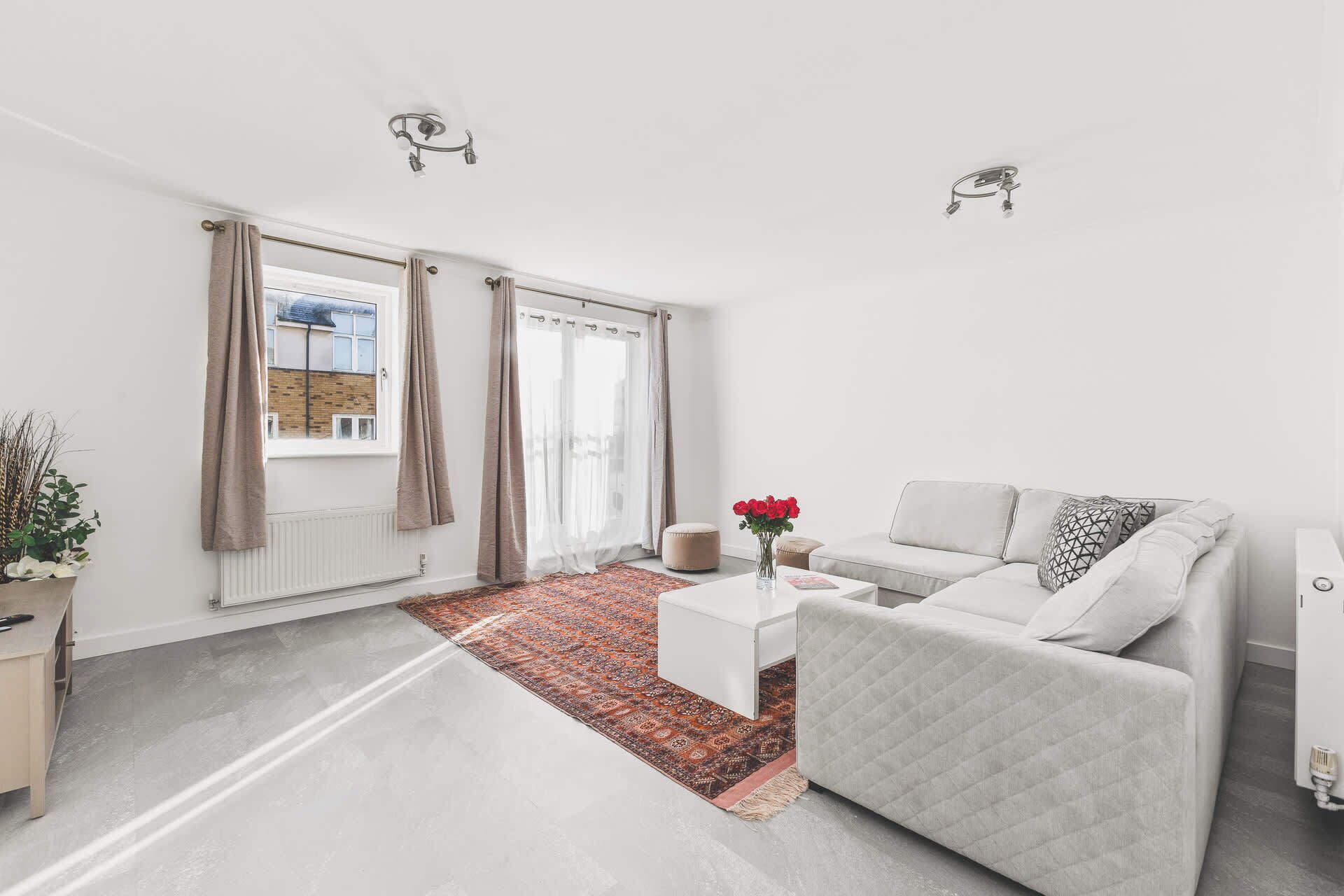 Téléviseur, chaîne audio, bureau