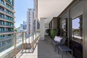 Property grounds - Westside Place 907 – Indoor–Outdoor Living (Melbourne)