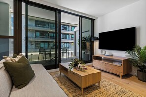 TV, books - Westside Place 907 – Indoor–Outdoor Living (Melbourne)