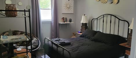 1 habitación, tabla de planchar con plancha, wifi gratis y ropa de cama