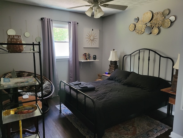 1 غرفة نوم ومكواة/لوح كي وواي فاي مجانًا وملاءات أسرّة