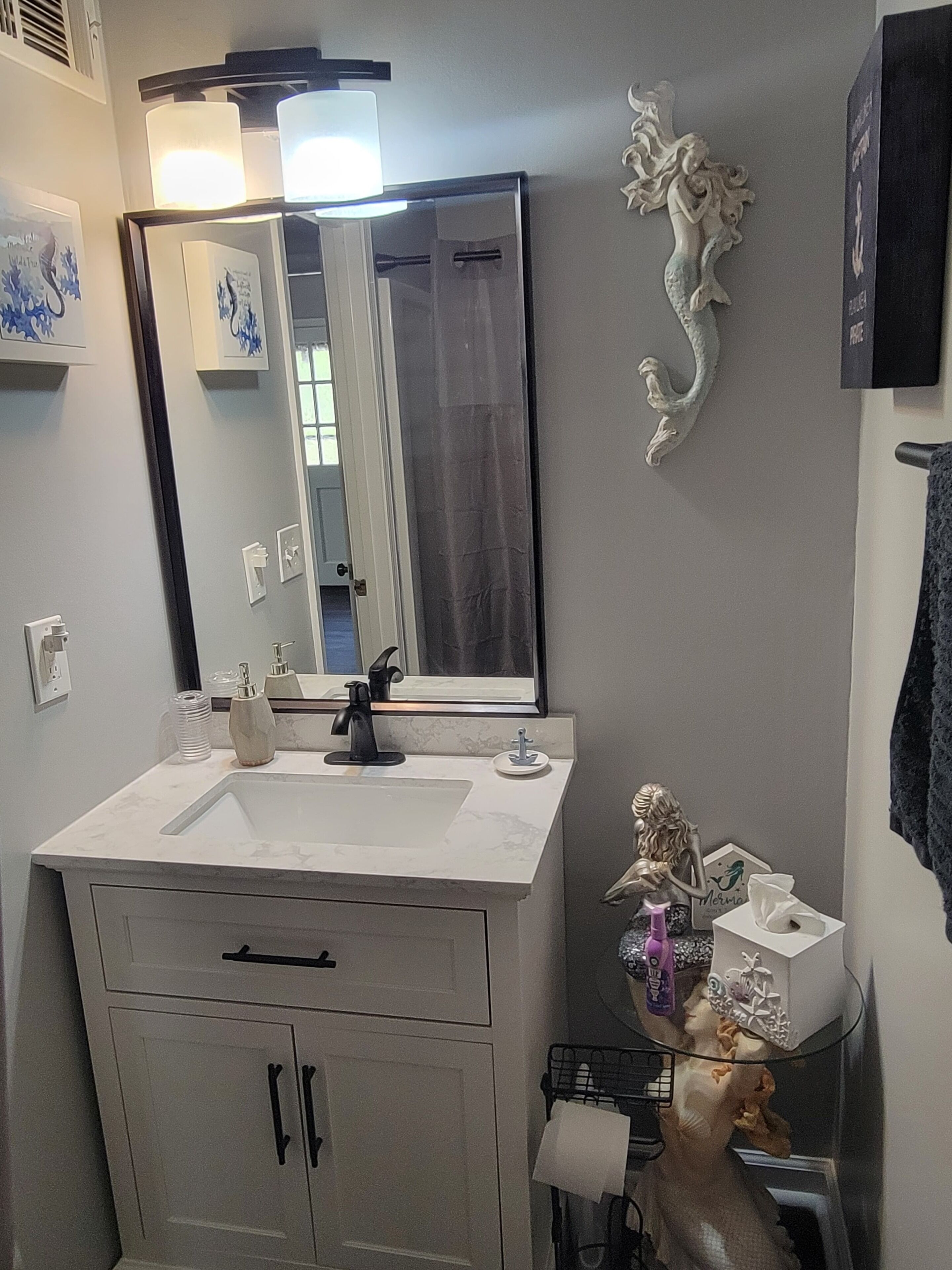 Bidé, håndklær, såpe og sjampo