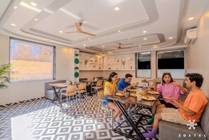 Dining - Zostel Jaipur Mi Road (Jaipur)