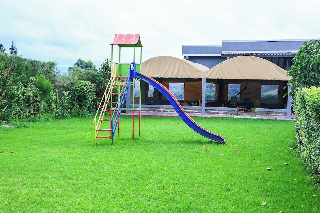 Área de juegos infantiles al aire libre