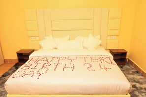 Standard Double Room | Free WiFi - Olempiaus Gardens Hotel (Engineer)