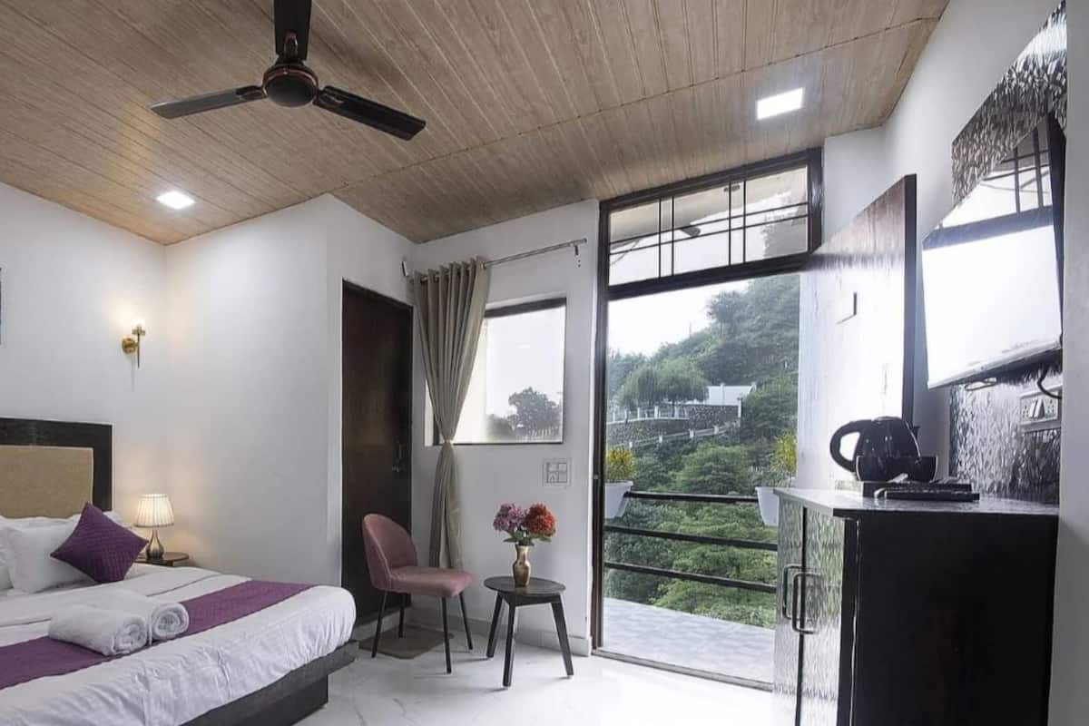 Deluxe Apartment, 4 Bedrooms, Air conditioning | Laptop workspace, rollaway beds, free WiFi, bed sheets