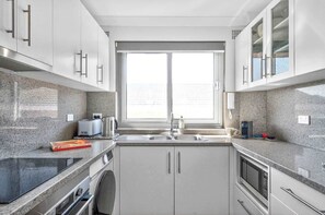 Fridge, microwave, oven, stovetop - Bondi Beach Breeze with parking - New Listing (Bondi Beach)