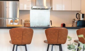 Luxury Apartment, Sea View | Private kitchenette - Manzil - 2BR in Dubai Marina w Sea View (Dubai)