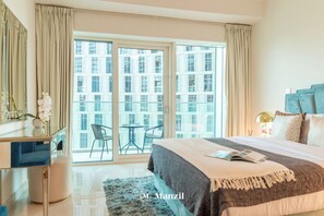 Luxury Apartment, Sea View - Manzil - 2BR in Dubai Marina w Sea View (Dubai)