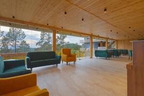 Interior - Sterling Valley of Pine Lansdowne (Lansdowne)