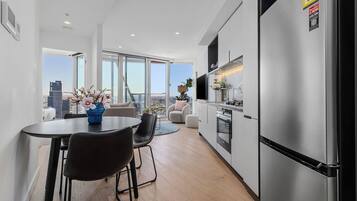 Refrigerador, horno, parrilla de estufa y lavavajillas