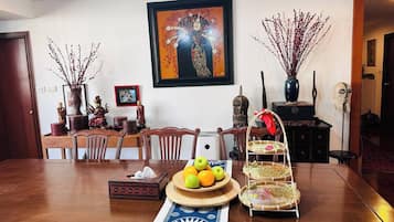 Room, 1 Bedroom, Smoking | Dining room