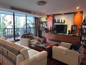 Room, 1 Bedroom, Smoking | Living room | Books - Room-pigcat Room Near Em District & BTS (Bangkok)