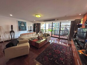 Room, 1 Bedroom, Smoking | Living room | Books - Room-pigcat Room Near Em District & BTS (Bangkok)