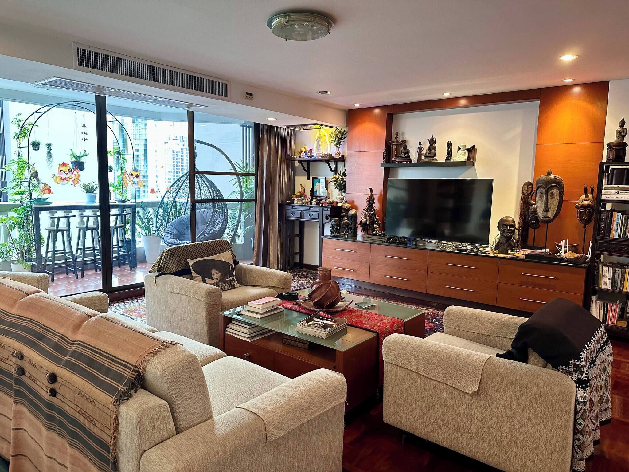 ルーム 1 ベッドルーム 喫煙可 | リビングルーム | 書庫