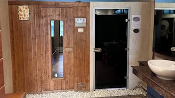 Room, 1 Bedroom, Smoking | Interior