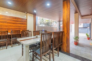 Dining - Treebo Himalayan Homestay (Pune)