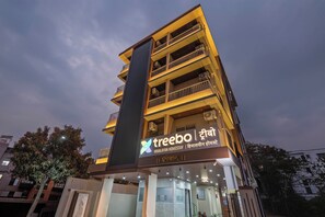 Exterior - Treebo Himalayan Homestay (Pune)