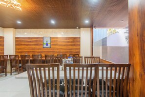 Dining - Treebo Himalayan Homestay (Pune)