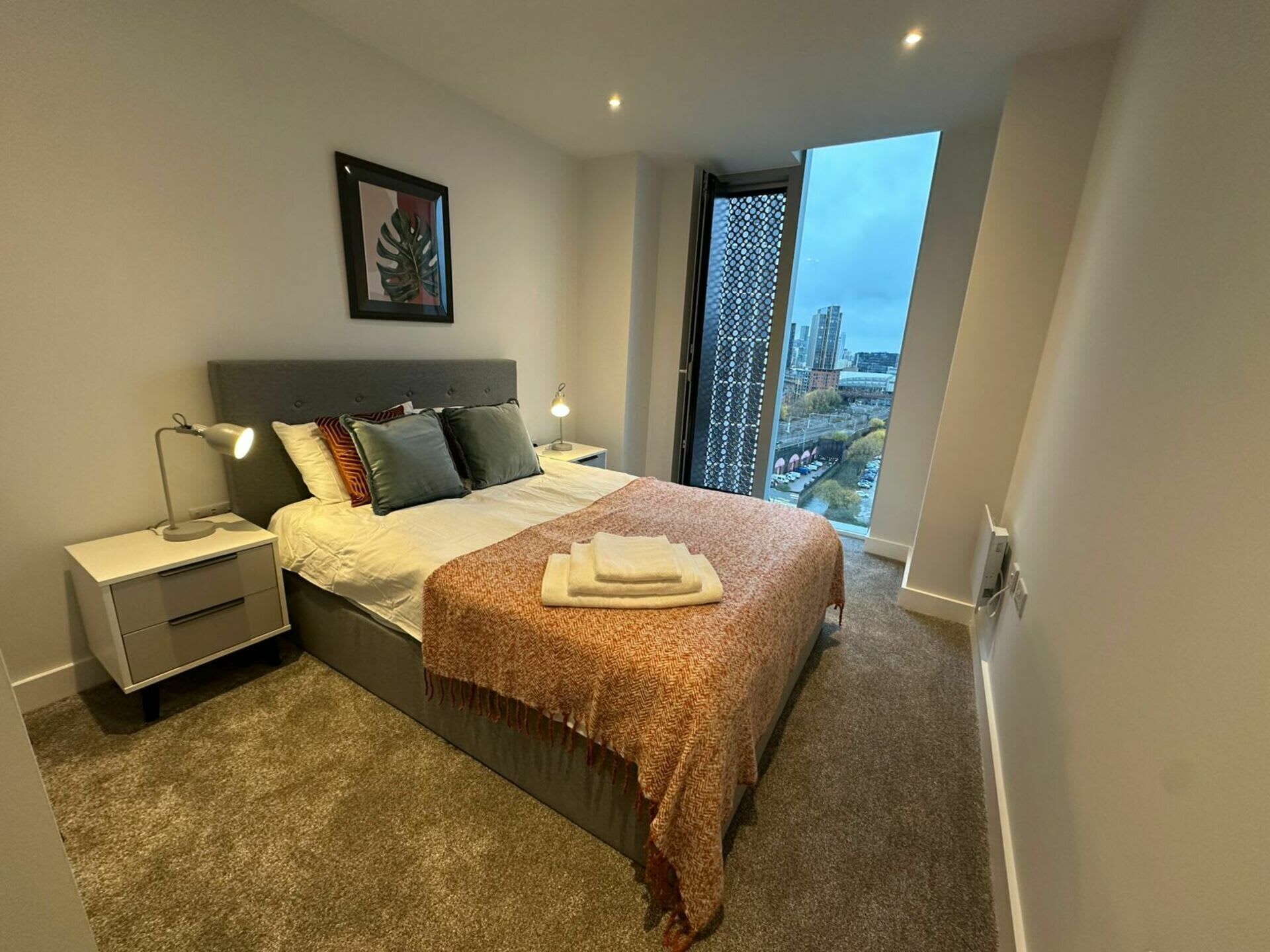 Iron/ironing board, internet, bed sheets