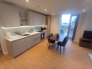 Fridge, microwave, oven, stovetop - Victoria Riverside Retreat | 2BR Retreat (Greater Manchester)