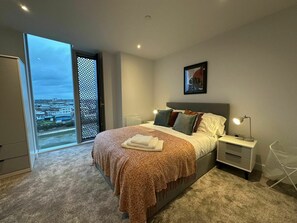 Iron/ironing board, Internet, bed sheets - Victoria Riverside Retreat | 2BR Retreat (Greater Manchester)