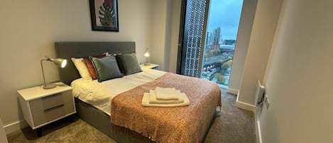 Iron/ironing board, Internet, bed sheets