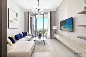 Standard Apartment, Sea View - Modern 1BR Forte Near Burj & Mall (Dubai)