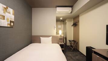 Comfort Single Room, Non Smoking | Desk, laptop workspace, blackout drapes, iron/ironing board