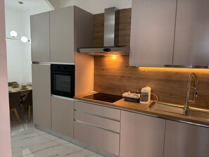 Microwave, oven, stovetop - Modern apartment in the center of Rome (Roma)