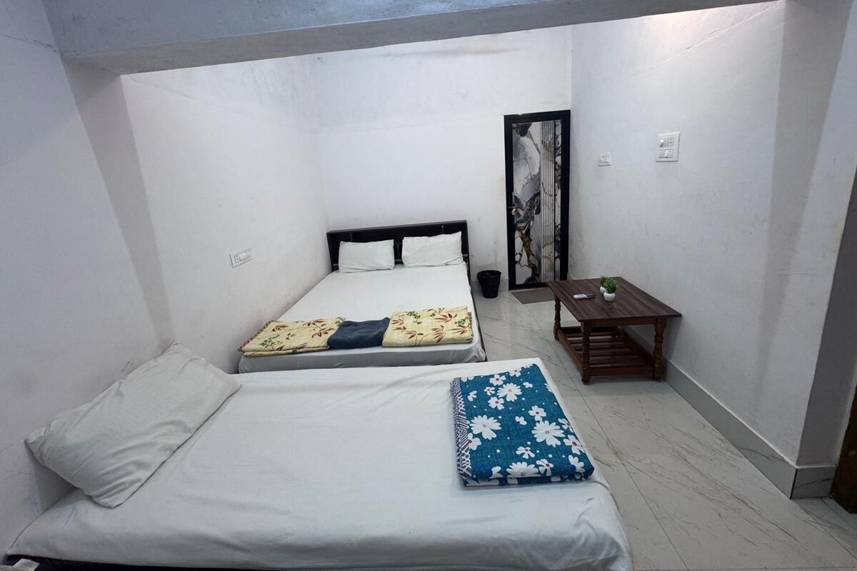Laptop workspace, free WiFi, bed sheets
