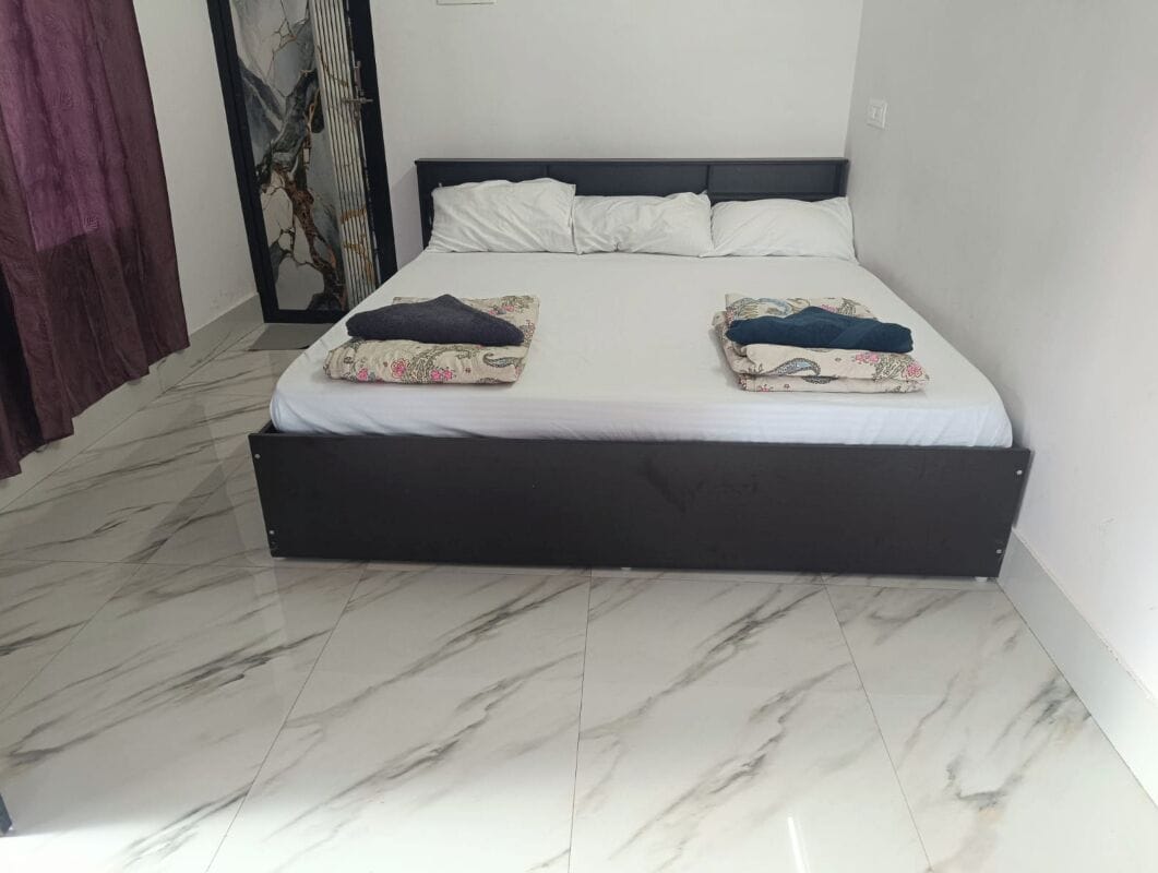 Laptop workspace, free WiFi